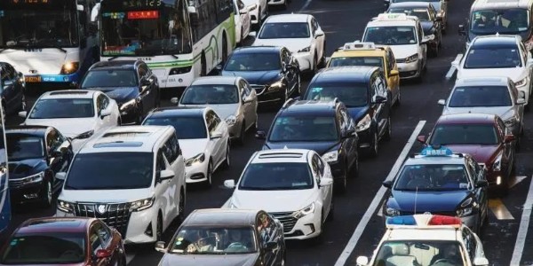 公安部：我國目前機動車保有量達4.3億輛，駕駛人總量達 5.1 億人