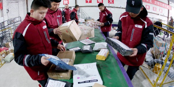 國家郵政局：11月快遞業務量突破130億件，單月增量有望超30億件